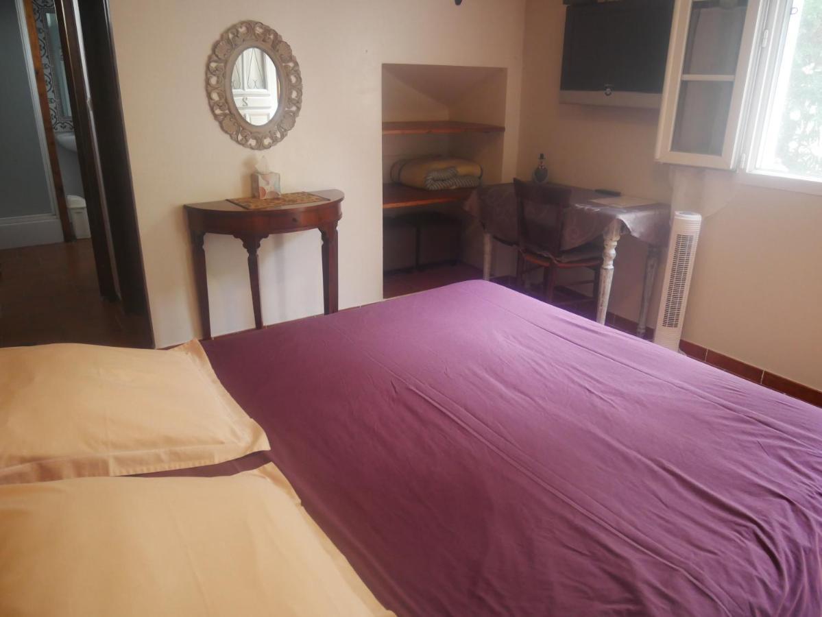La Feniere Bed and Breakfast Vénéjan Buitenkant foto